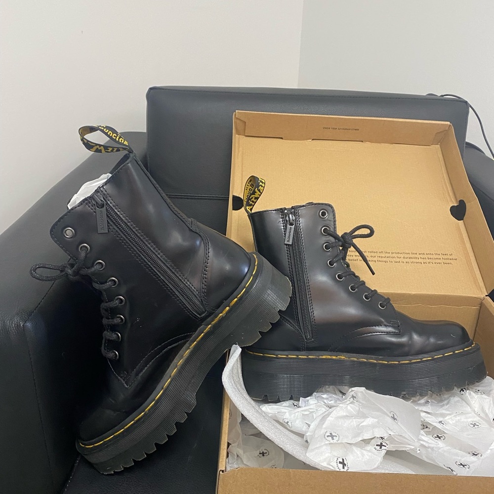 Like new Jadon, Dr. Martins. Worn indoors a few times. Run large.